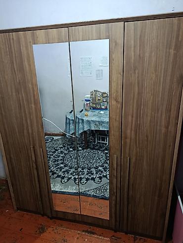 qoz: Dörd qapılı, güzgülü paltar dolabı - Material: ağac teksturalı — 2