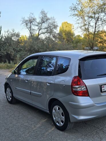 купить авто в рассрочку в бишкеке: Honda Jazz: 2002 г., 1.4 л, Механика, Бензин, Хетчбек