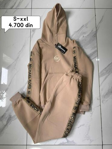 Gornji i donji deo: Ženske Futrovane trenerke 
S-xxl
4.700 din — 4