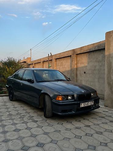 BMW 3 series: 1.8 l | 1993 il Sedan