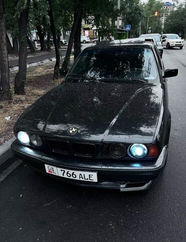 машина журбойт: BMW 528: 1992 г., 2.8 л, Механика, Бензин, Седан