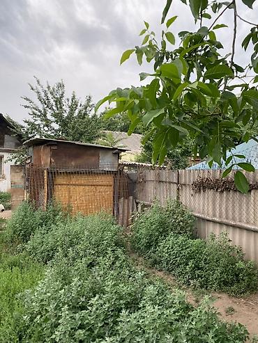 Продажа коттеджей и домов: Продаю участок 7.4соток по факту, 6.38 по документам.Участок — 4