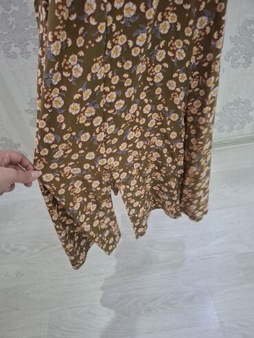 Dəstlər, kostyumlar: Mavi ve rozvu birdefe geyilib 20 azn M razmer gulu donlar 15 azn — 4