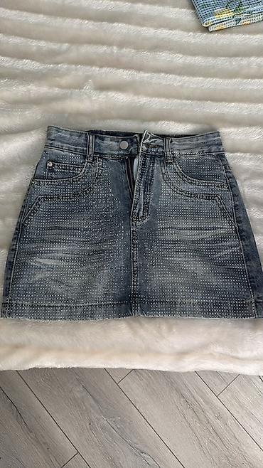 Qısa cins ətək XS RAZMER - Material: denim (cins) - Rəng: boz-mavi