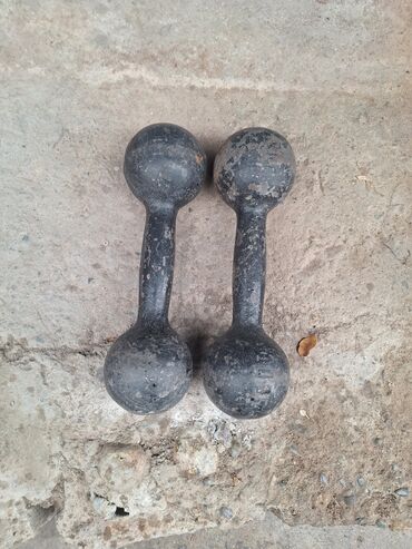 наборные гантели с поворотным механизмом: Пара литых гантелей «шарики».По 5 кг СССР - Материал: чугун/сталь