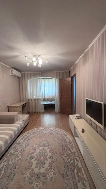 ищу диваны: Зал үчүн гарнитур, Диван, Жыгач, түсү - Саргыч боз