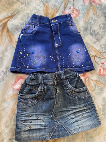 женская джинсовая одежда: Джинсовые детские юбки. нижняя юбка на 1-3 года,верхняя на 3-4 года