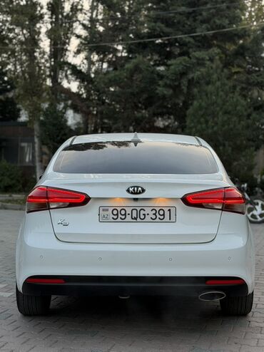 Kia: Taksiye Yararli Kredit yolu ile satilir İlkin odeniş en azi 3.000 azn — 3