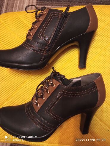 обувь жорданы: Ботинки и ботильоны 40, цвет - Черный