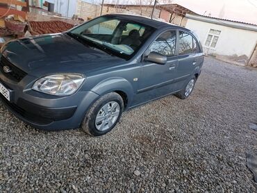 Kia Rio: 1.5 l | 2006 il Sedan