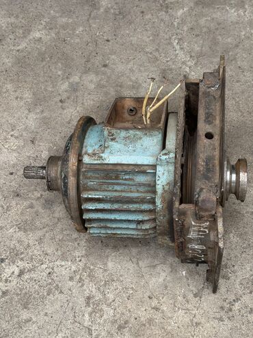 Запчасти и аксессуары для бытовой техники: Продаю Двигателя 3 фазный Асенхроный 4. КВ 1500 оборотов 5 кВ 1500 — 15