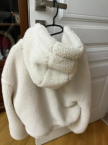 ag jaket: Bershka qadın kapüşonlu jaket xec geyinilmiyib, tam teze - Rəng — 2