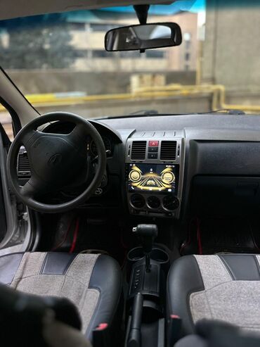 Hyundai: Hyundai Getz, gümüşü rəng Texniki xüsusiyyətlər: - Yanacaq növü — 8