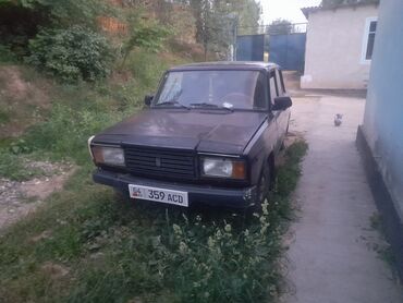renault 19: Автомобиль ВАЗ-2107 классического типа. Этот седан темно-коричневого