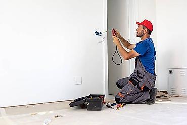 elektri: Elektrik işləri – montaj, diaqnostika və təmir Xidmətlər: - Mənzil — 4
