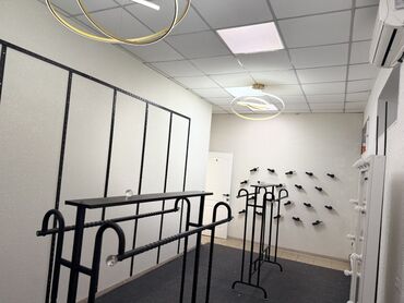 Бутики: Сдаю Бутик, 30 м², С ремонтом, Действующий, Без оборудования — 13