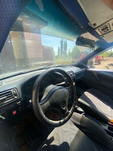 Opel: Opel Vectra: 1992 г., 1.6 л, Механика, Бензин, Седан