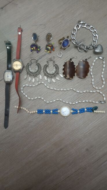 женские украшения: Продаю советские женские часы, жемчуг, серьги, браслет, кольцо. Цена