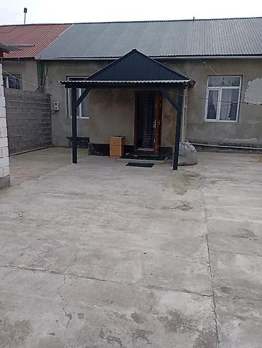 Продажа коттеджей и домов: Продаётся дом в Кара Балте. Барачного типа с закрытым двором.Адрес — 2