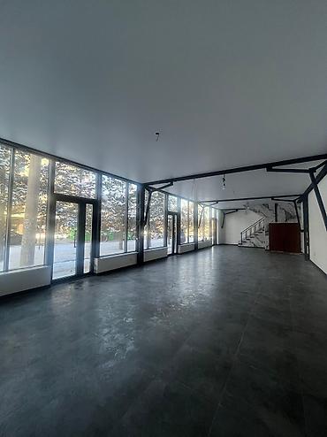 Аренда магазинов: Магазин, Отдельностоящий магазин, 210 м² Не действующий, Без оборудования, С ремонтом, Электричество, Отопление, Вода, 1 линия — 8