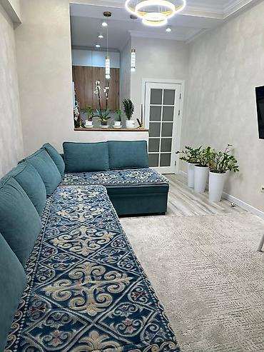 октябрьская: 2 комнаты, 47 м², Асанбай мкр Элитка, 3 этаж, Свежий ремонт — 1