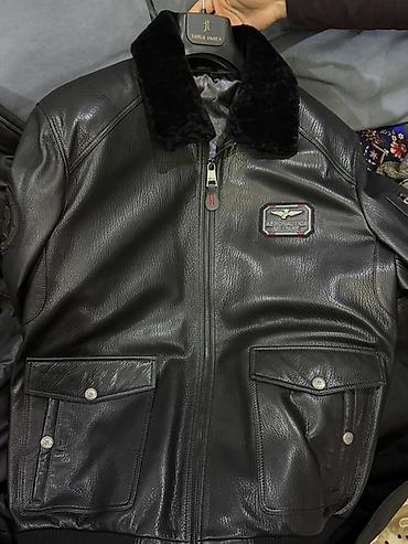 мужской свитер с капюшоном: Кожаная куртка Aeronautica Militare в стиле пилотного бомбера. Черная — 1