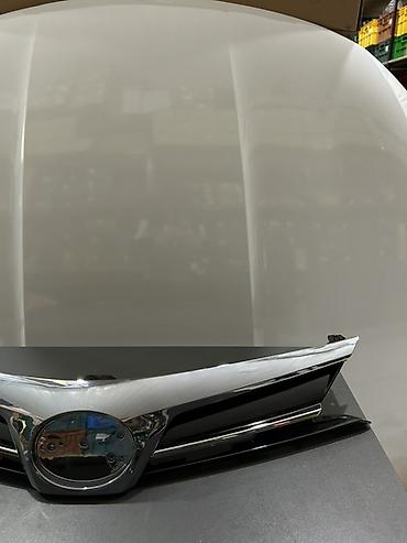 07 sekilleri peredok: Toyota Fielder ön radiator barmaqlığı (emblem yeri olan), qara-piano — 4