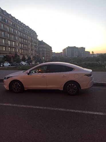 iş elanları baku: Taksi sürücüsü tələb olunur