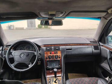 Mercedes-Benz: Mercedes-Benz E-Class: 2.2 l | 1999 il Sedan — 9