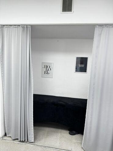 оборудование для парикмахер: Сдается кушетка в аренду