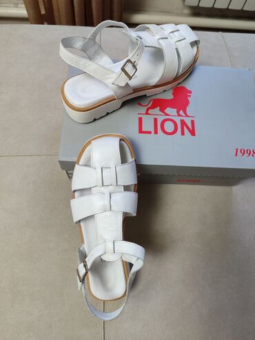босоножки кож: Продаю сандали, босоножки женские брали в магазине Lion турецкие