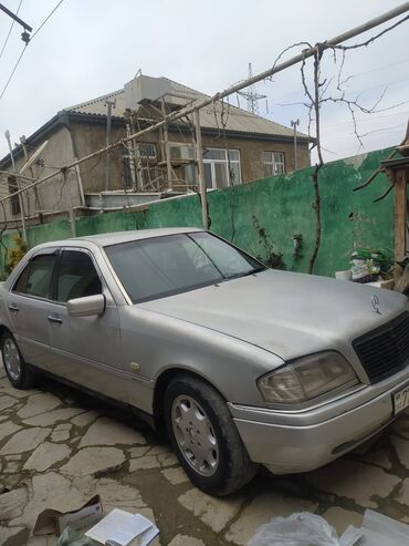 mersedes 2012: Mercedes-Benz 220: 2.2 l | 1994 il Sedan
