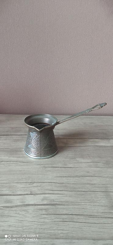 caydan: Cezve – metal, naxışlı - Material: tökmə metal (ehtimalən mis/qalay — 1