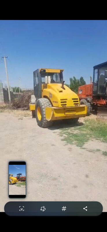 машину в рассрочку без банка: Желтый дорожный каток JCB Vibromax VM 115D предназначен для уплотнения