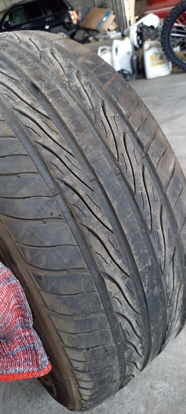 полировачный машина: Предлагается автомобильная шина с размерами 245/45ZR17 и индексом