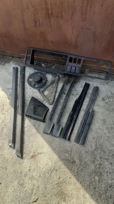 Другие детали кузова: Решётка гольф2 джетта 2, оригинал, цена 1000с дверные молнинг дж — 4