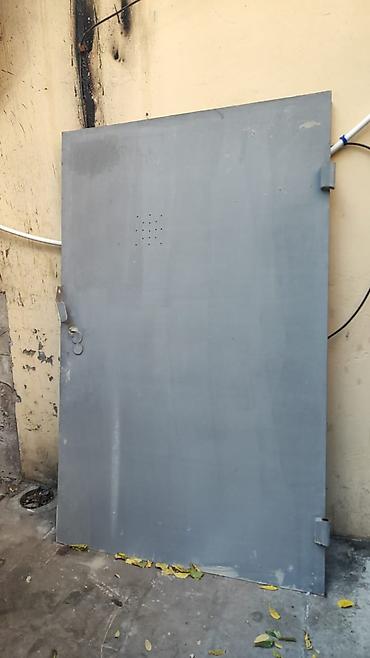 Ev və bağ: Salam hər vaxtınız xeyir. Qaraj qapısıdır əla vəziyyətdədir. 400kg — 3