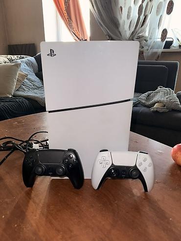 Игровая консоль Sony PlayStation 5 в белом корпусе. Комплектация: -