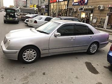 Mercedes-Benz: Mercedes-Benz E-Class: 2.2 l | 1999 il Sedan — 5