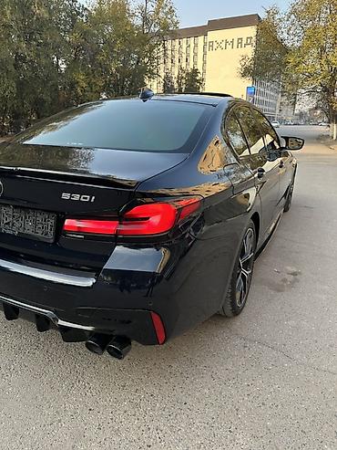 gac gs8: BMW 5 series: 2021 г., Седан — 5