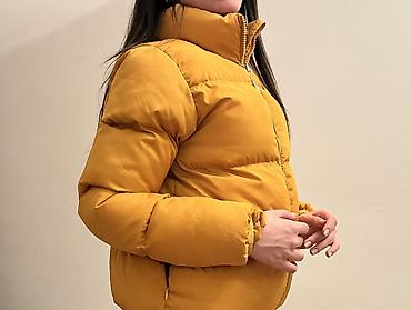Kurtkalar: Qadınlar üçün qısa şişmə qış gödəkçə - Rəng: xardal/sarı-mustard - — 2
