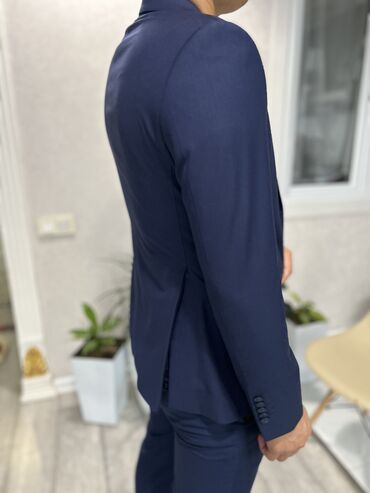 Костюмы: Продается костюм (пиджак +брюки) Носили мало,производство — 4