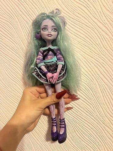 oyuncaq masınlar: Monster High – Sleepover Party doll seti. Xüsusiyyətlər: - Personaj — 4