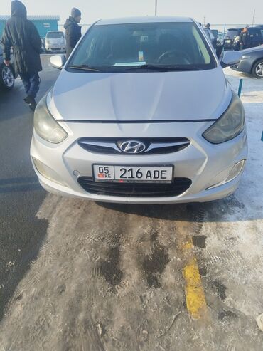 Hyundai: Hyundai Solaris: 2011 г., 1.4 л, Механика, Бензин, Седан