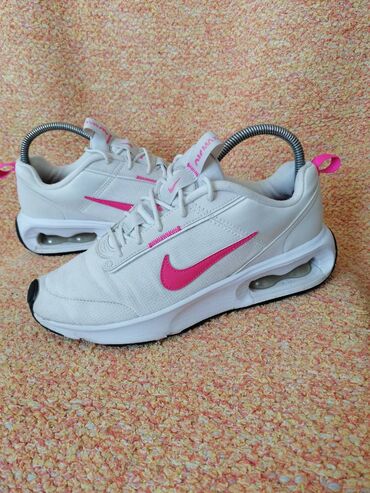 Women's Sneakers and athletic shoes: Nike, 40.5 — 11