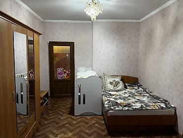 one room: Продается 2 комн.кв. в районе гостиницы. 4 эт. из 5 не угловой. Центр — 2