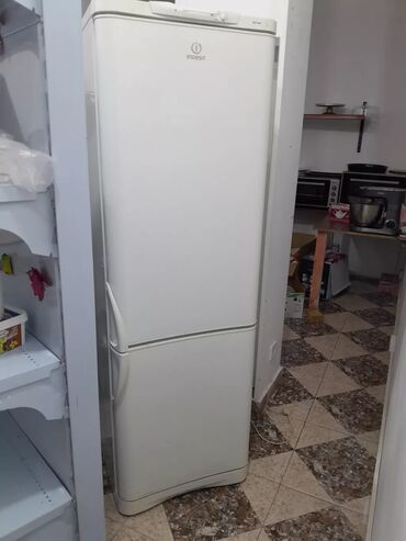 ikinci əl sobalar: Б/у Indesit Холодильник Продажа, цвет - Белый