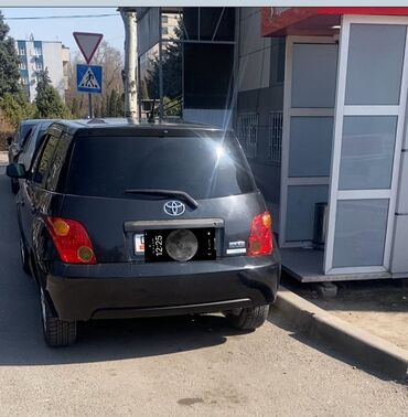 Toyota: Toyota ist: 2002 г., 1.5 л, Автомат, Бензин
