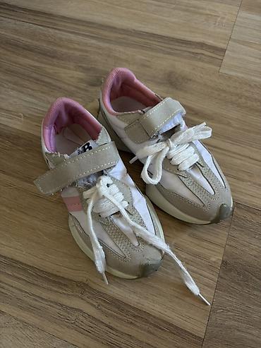 kožne helanke: Dečije patike New Balance, veličina 28. - Model sa kombinacijom — 1