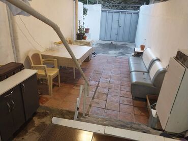 Uzunmüddətli kirayə mənzillər: Nəsimi metrosunun yaxınlığında 5 mertebeli binanın 1-ci mərtəbəsində — 14